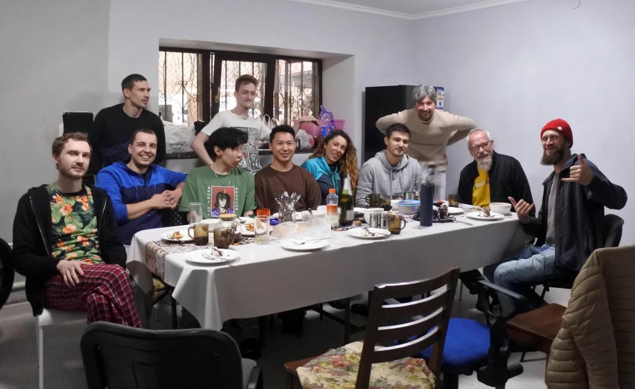 Almaty Backpackers 호스텔 외부 사진